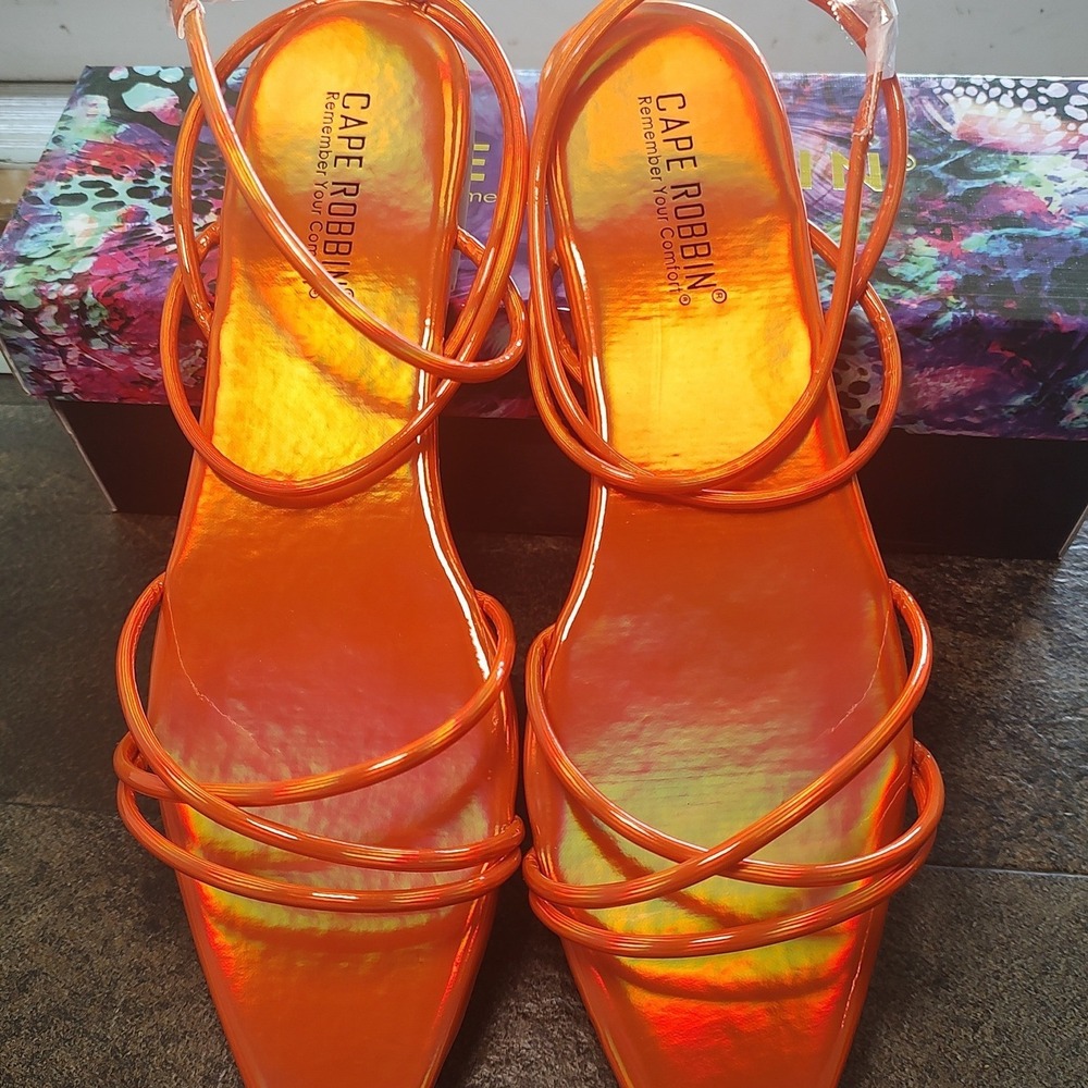 Cape Robbin Bibi Orange Iridescent Strappy Pointed Toe Flat Sandals Mens 8.5 NEW